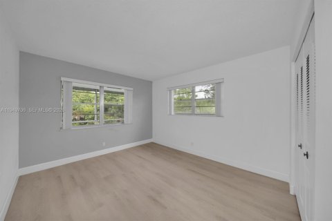 Снять в аренду кондоминиум в Уэст-Палм-Бич, Флорида 2 спальни, 74.14м2, № 2005398 - фото 13