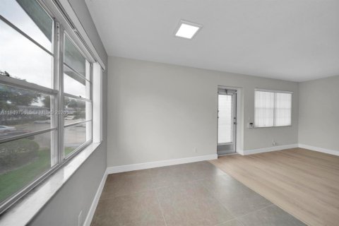 Снять в аренду кондоминиум в Уэст-Палм-Бич, Флорида 2 спальни, 74.14м2, № 2005398 - фото 9