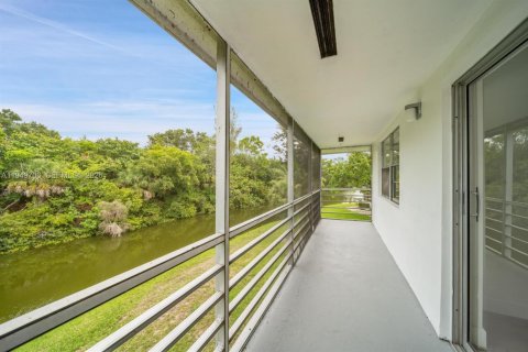 Снять в аренду кондоминиум в Уэст-Палм-Бич, Флорида 2 спальни, 74.14м2, № 2005398 - фото 20