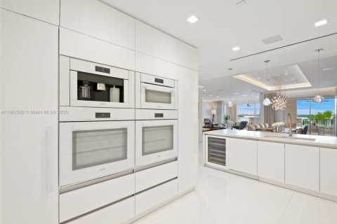 Condominio en venta en Miami Beach, Florida, 3 dormitorios, 281.31 m2 № 2076943 - foto 11