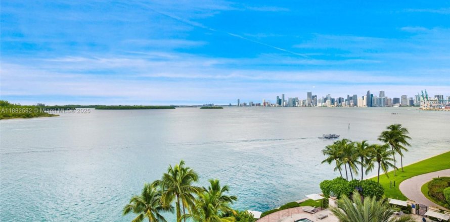 Condominio en Miami Beach, Florida, 3 dormitorios  № 2076943
