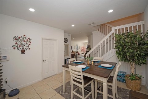 Townhouse in Homestead, Florida 4 bedrooms, 134.89 sq.m. № 1731218 - photo 6