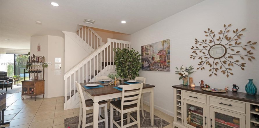 Townhouse in Homestead, Florida 4 bedrooms, 134.89 sq.m. № 1731218