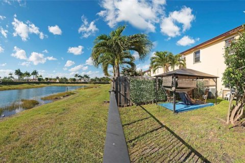 Townhouse in Homestead, Florida 4 bedrooms, 134.89 sq.m. № 1731218 - photo 23