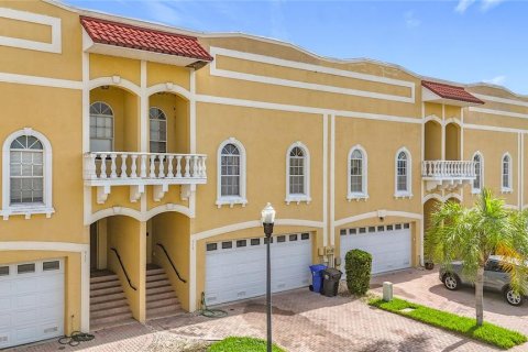 Townhouse in Apollo Beach, Florida 3 bedrooms, 200.11 sq.m. № 1877164 - photo 1