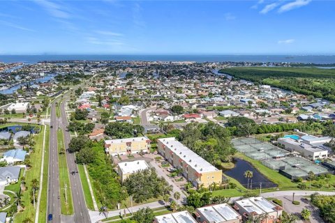Townhouse in Apollo Beach, Florida 3 bedrooms, 200.11 sq.m. № 1877164 - photo 2