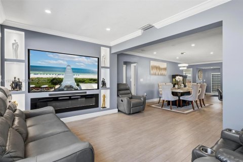 House in Miramar, Florida 4 bedrooms № 1986354 - photo 7