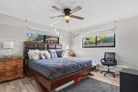 House in Miramar, Florida 4 bedrooms № 1986354 - photo 4