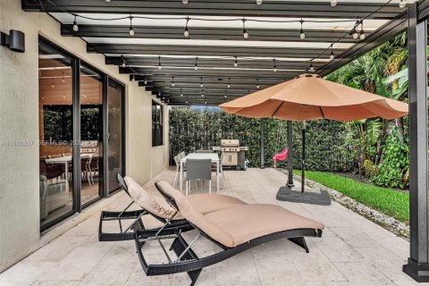 House in Dania Beach, Florida 3 bedrooms, 140.1 sq.m. № 2047588 - photo 17