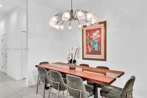 House in Dania Beach, Florida 3 bedrooms, 140.1 sq.m. № 2047588 - photo 12