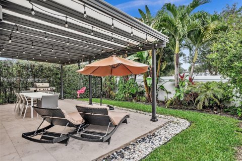 House in Dania Beach, Florida 3 bedrooms, 140.1 sq.m. № 2047588 - photo 16