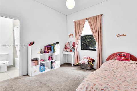 House in Dania Beach, Florida 3 bedrooms, 140.1 sq.m. № 2047588 - photo 21