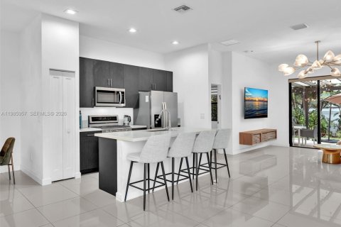 House in Dania Beach, Florida 3 bedrooms, 140.1 sq.m. № 2047588 - photo 6