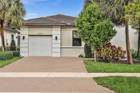 House in Dania Beach, Florida 3 bedrooms, 140.1 sq.m. № 2047588 - photo 2