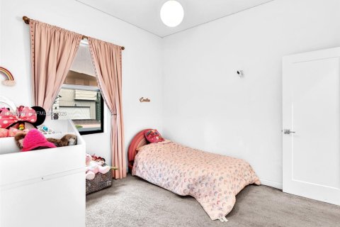 House in Dania Beach, Florida 3 bedrooms, 140.1 sq.m. № 2047588 - photo 20