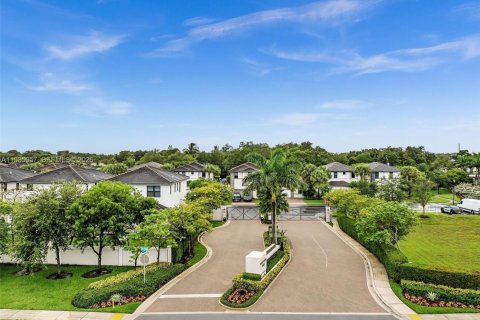 House in Dania Beach, Florida 3 bedrooms, 140.1 sq.m. № 2047588 - photo 29