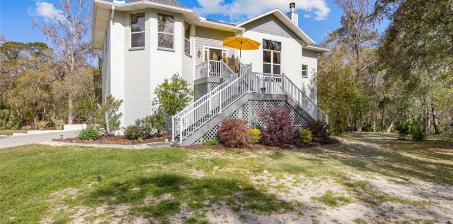 Casa en Bell, Florida 3 dormitorios, 276.85 m2 № 1880516
