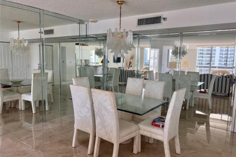 Снять в аренду кондоминиум в Авентура, Флорида 2 спальни, 126.81м2, № 2087360 - фото 17