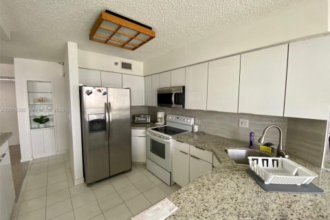 Снять в аренду кондоминиум в Авентура, Флорида 2 спальни, 126.81м2, № 2087360 - фото 11