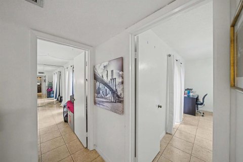 Touwnhouse à vendre à Palm Springs, Floride: 2 chambres, 114.46 m2 № 2262147 - photo 23