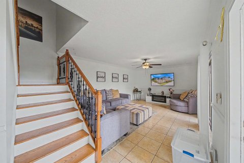 Touwnhouse à vendre à Palm Springs, Floride: 2 chambres, 114.46 m2 № 2262147 - photo 3