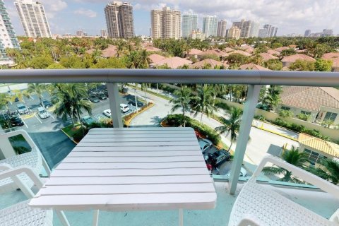 Copropriété à vendre à Sunny Isles Beach, Floride: 2 chambres, 93.37 m2 № 1978333 - photo 4