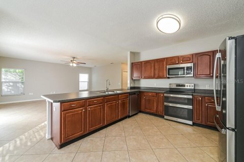 Villa ou maison à louer à Poinciana, Floride: 4 chambres, 259.2 m2 № 2398620 - photo 8