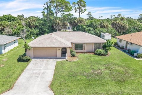 Casa en Port Charlotte, Florida 3 dormitorios, 139.45 m2 № 2385812