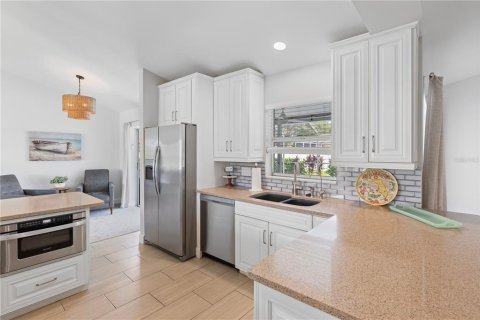 Casa en venta en Cape Coral, Florida, 4 dormitorios, 168.9 m2 № 1912587 - foto 16