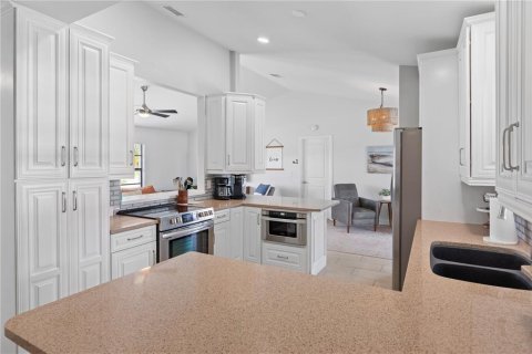 Casa en venta en Cape Coral, Florida, 4 dormitorios, 168.9 m2 № 1912587 - foto 14