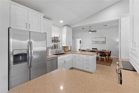 Casa en venta en Cape Coral, Florida, 4 dormitorios, 168.9 m2 № 1912587 - foto 2