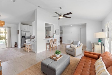 Casa en venta en Cape Coral, Florida, 4 dormitorios, 168.9 m2 № 1912587 - foto 9