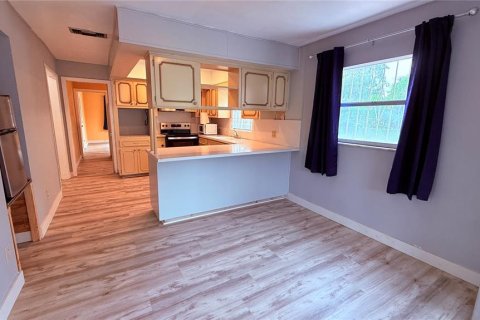 Villa ou maison à louer à Winter Haven, Floride: 3 chambres, 202.71 m2 № 2408769 - photo 10