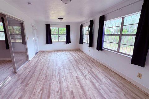 Villa ou maison à louer à Winter Haven, Floride: 3 chambres, 202.71 m2 № 2408769 - photo 8
