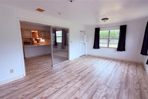 Villa ou maison à louer à Winter Haven, Floride: 3 chambres, 202.71 m2 № 2408769 - photo 9