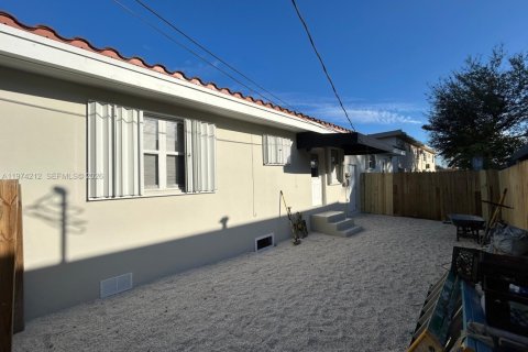 Immobilier commercial à vendre à Miami, Floride: 120.4 m2 № 2036499 - photo 10
