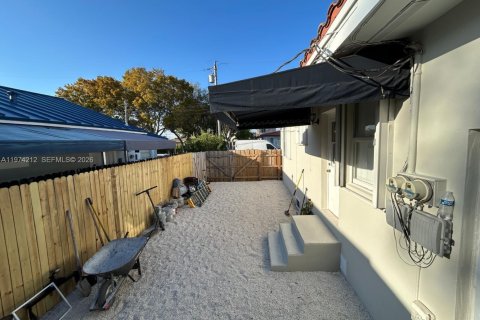 Immobilier commercial à vendre à Miami, Floride: 120.4 m2 № 2036499 - photo 7