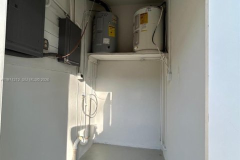 Immobilier commercial à vendre à Miami, Floride: 120.4 m2 № 2036499 - photo 8