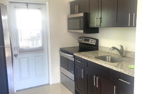 Immobilier commercial à vendre à Miami, Floride: 120.4 m2 № 2036499 - photo 23