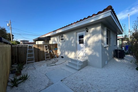 Immobilier commercial à vendre à Miami, Floride: 120.4 m2 № 2036499 - photo 9