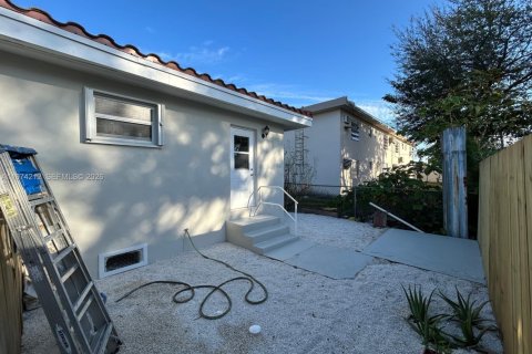 Immobilier commercial à vendre à Miami, Floride: 120.4 m2 № 2036499 - photo 6