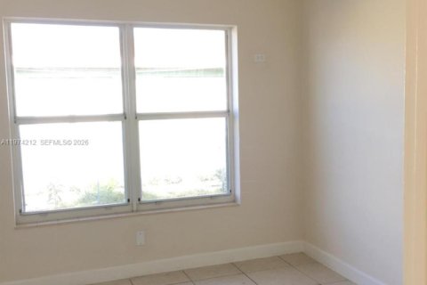 Immobilier commercial à vendre à Miami, Floride: 120.4 m2 № 2036499 - photo 13