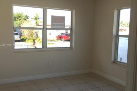 Immobilier commercial à vendre à Miami, Floride: 120.4 m2 № 2036499 - photo 18