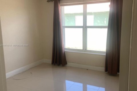 Immobilier commercial à vendre à Miami, Floride: 120.4 m2 № 2036499 - photo 19