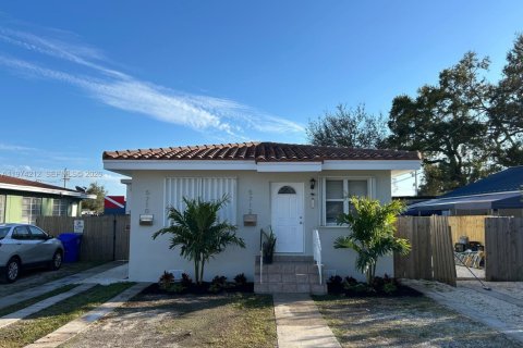 Immobilier commercial à vendre à Miami, Floride: 120.4 m2 № 2036499 - photo 3