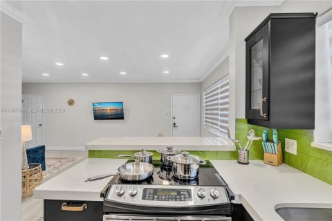 Villa ou maison à louer à Bay Harbor Islands, Floride: 2 chambres, 92.9 m2 № 2184618 - photo 12