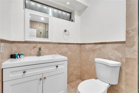 Villa ou maison à louer à Bay Harbor Islands, Floride: 2 chambres, 92.9 m2 № 2184618 - photo 23