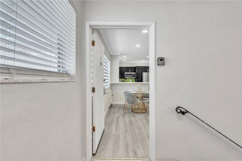 Villa ou maison à louer à Bay Harbor Islands, Floride: 2 chambres, 92.9 m2 № 2184618 - photo 20