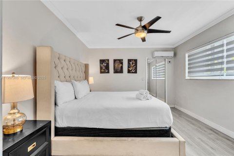Villa ou maison à louer à Bay Harbor Islands, Floride: 2 chambres, 92.9 m2 № 2184618 - photo 17