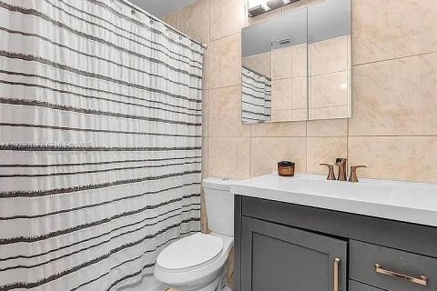 House in Dania Beach, Florida 2 bedrooms, 95.04 sq.m. № 1986553 - photo 6